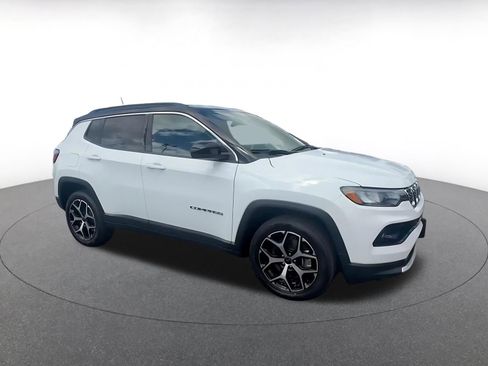Used 2025 Jeep Compass Limited image 2
