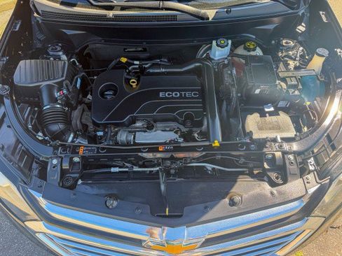 Used 2018 Chevrolet Equinox Premier FWD image 23