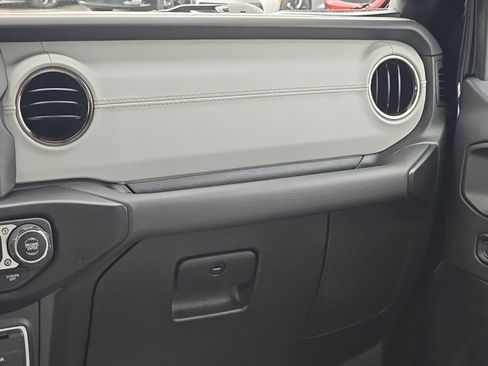 Used 2021 Jeep Wrangler Unlimited Sahara image 30