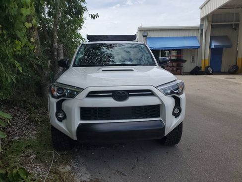 Used 2021 Toyota 4Runner Venture w/ Moonroof Package AWD/4WD image 3