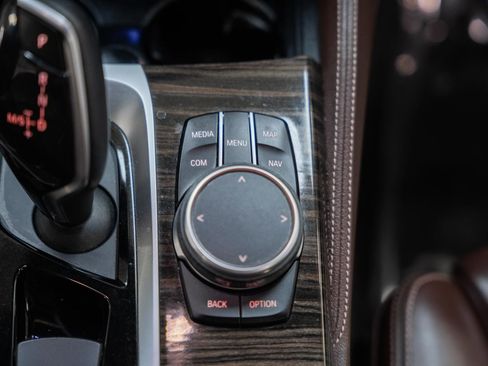 Used 2018 BMW M550i xDrive image 23