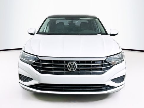 Used 2021 Volkswagen Jetta SE FWD image 2