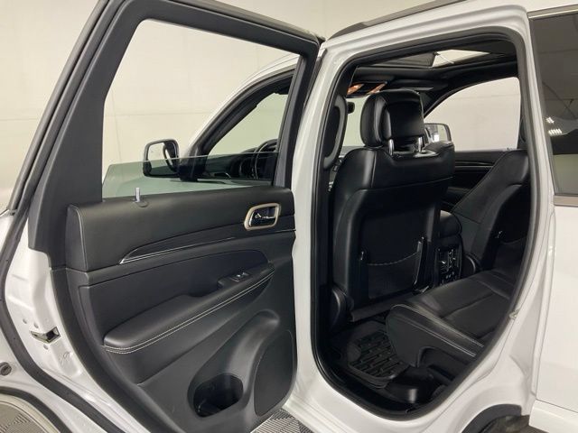 Used 2017 Jeep Grand Cherokee Overland AWD/4WD image 29