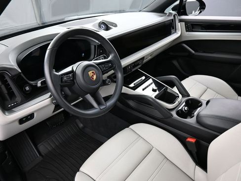 Certified 2024 Porsche Cayenne Coupe AWD/4WD image 4