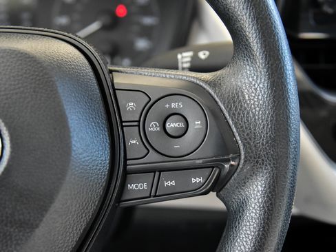 Used 2025 Toyota Corolla LE w/ LE Premium Package FWD image 31