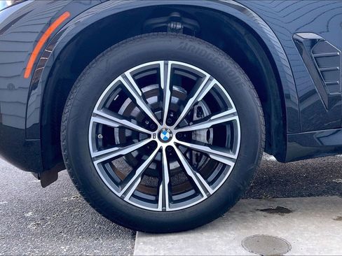 Used 2024 BMW X5 xDrive40i w/ M Sport Package AWD/4WD image 11