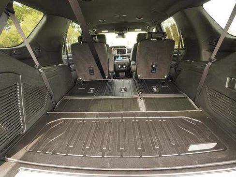 Used 2024 GMC Yukon Denali w/ LPO, Floor Liner Package image 32