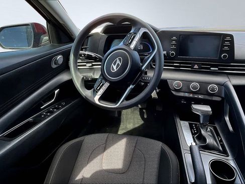 Used 2024 Hyundai Elantra SE image 9