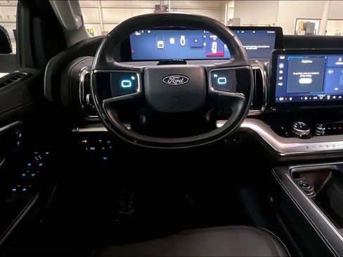 Certified 2025 Ford Expedition Max Platinum AWD/4WD image 5