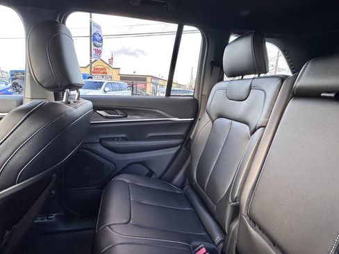 New 2025 Jeep Grand Cherokee Limited image 17