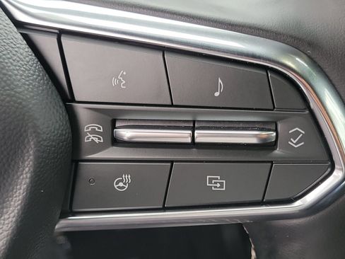 Used 2025 Chevrolet Equinox EV LT FWD image 9