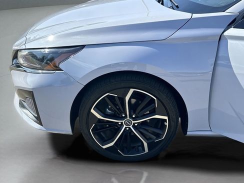 Used 2025 Nissan Altima 2.5 SR image 24