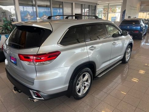 Used 2017 Toyota Highlander Limited AWD/4WD image 9