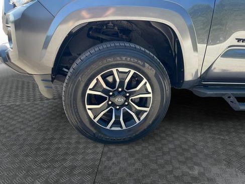 Used 2022 Toyota Tacoma TRD Sport w/ Technology Package AWD/4WD image 14