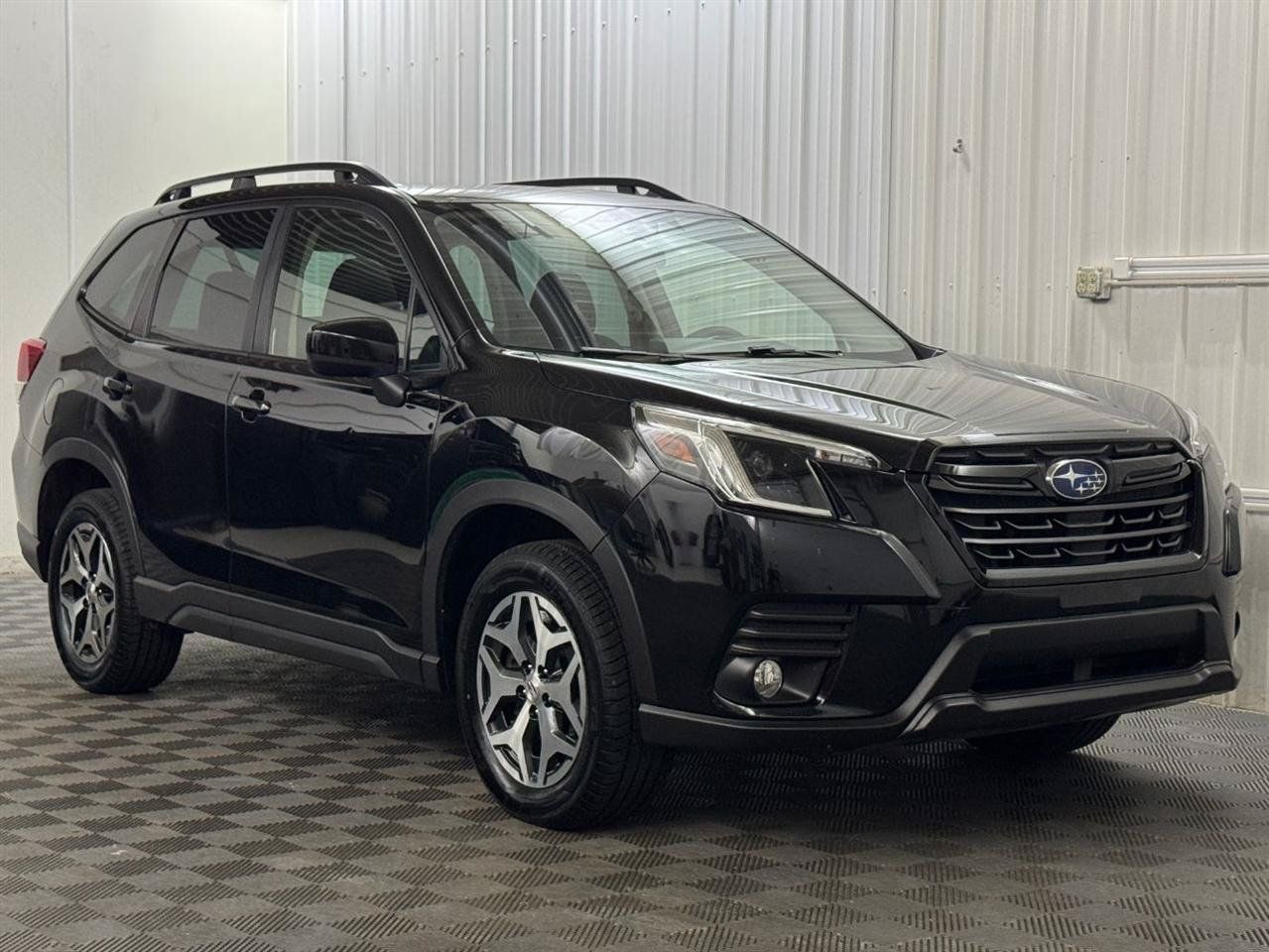 Used 2023 Subaru Forester Premium AWD/4WD image 6