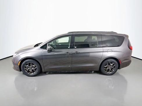 Used 2018 Chrysler Pacifica Touring-L Plus w/ Advanced Safetytec Group image 4