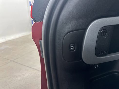 Used 2015 Jeep Cherokee Limited w/ Luxury Group image 28