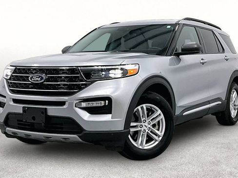 Used 2023 Ford Explorer XLT w/ Equipment Group 202A RWD image 14