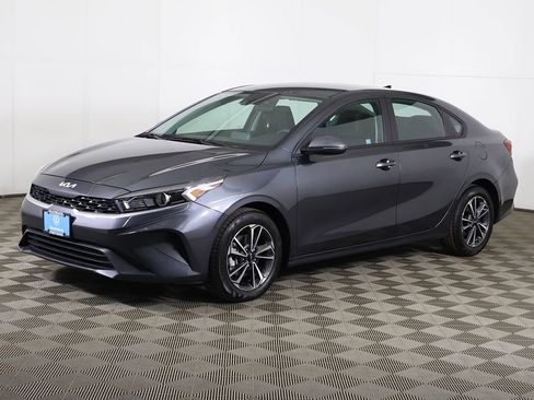 Used 2023 Kia Forte LXS w/ LXS Technology Package FWD image 7