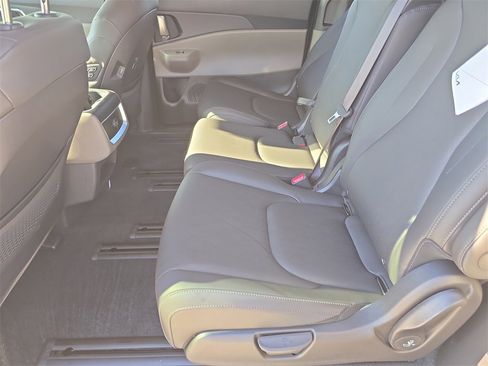 New 2026 Kia Carnival EX image 17