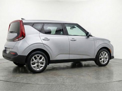 Used 2025 Kia Soul LX w/ LX Technology Package image 9