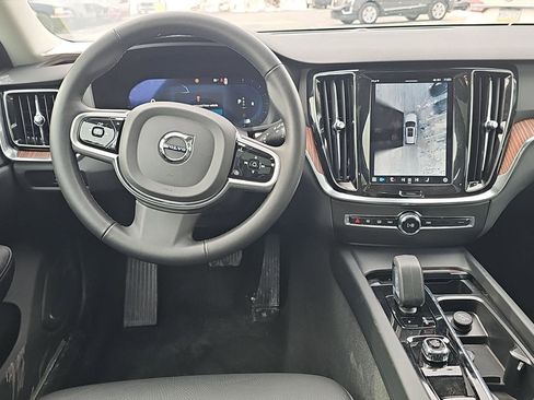 Used 2025 Volvo V60 B5 Cross Country Plus image 10