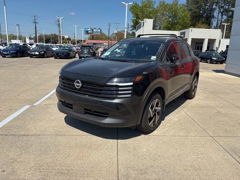 New 2026 Nissan Kicks SV w/ Charging Package FWD image 3