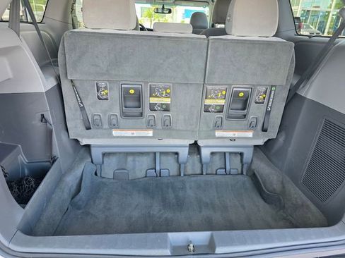 Used 2015 Toyota Sienna LE image 17