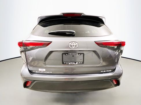 Used 2024 Toyota Highlander XLE image 6