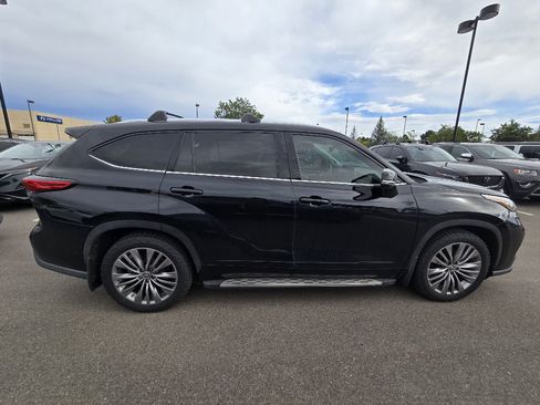 Used 2021 Toyota Highlander Platinum AWD/4WD image 6