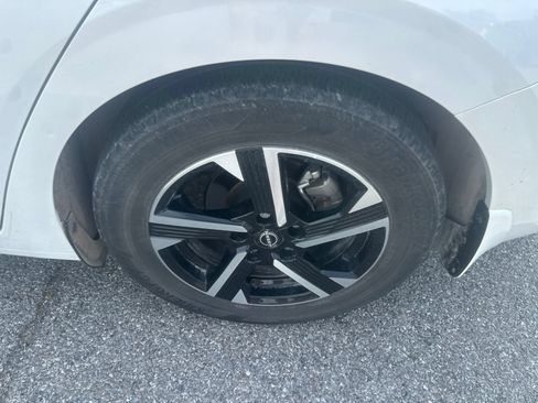 Used 2024 Nissan Sentra SV FWD image 9