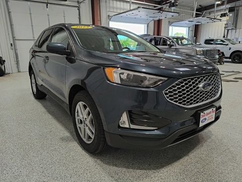 Certified 2023 Ford Edge SEL w/ Convenience Package AWD/4WD image 4
