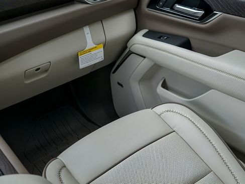 New 2026 GMC Yukon Denali w/ Sun & Power Step Package AWD/4WD image 24