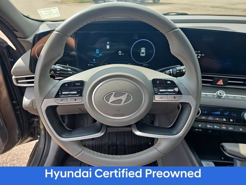 Certified 2025 Hyundai Elantra SEL FWD image 17