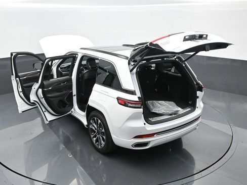 Used 2024 Jeep Grand Cherokee Overland w/ Luxury Tech Group IV image 69