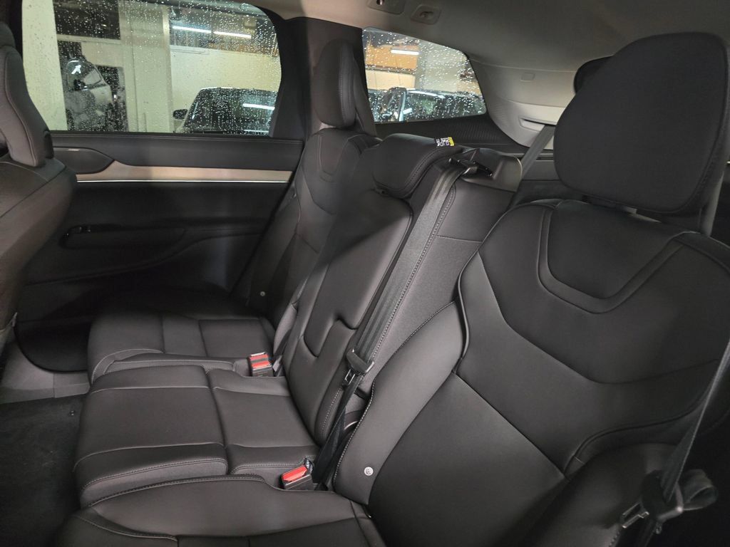 Used 2025 Volvo EX90 Plus AWD/4WD image 17