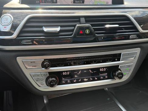 Used 2018 BMW 750i RWD image 37