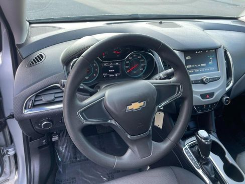 Used 2018 Chevrolet Cruze LS image 15