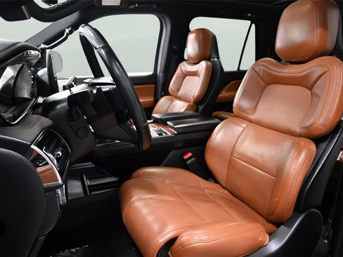 Used 2021 Lincoln Navigator Reserve image 14