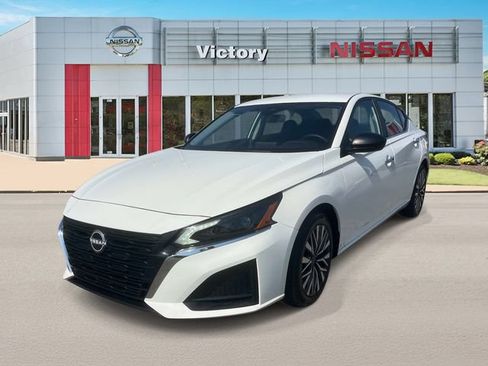 Used 2025 Nissan Altima 2.5 SV FWD image 7