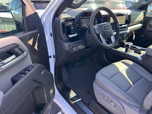 New 2026 GMC Sierra 1500 SLT image 17