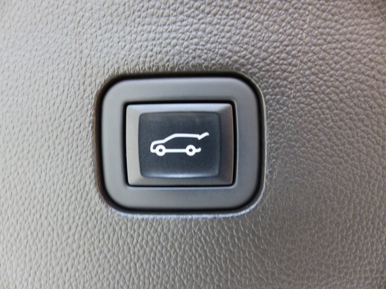 Used 2023 Buick Enclave Essence w/ LPO, Floor Liner Package FWD image 27