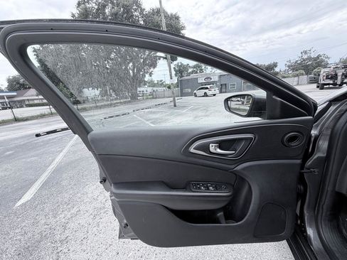 Used 2015 Chrysler 200 Limited w/ Convenience Group FWD image 13