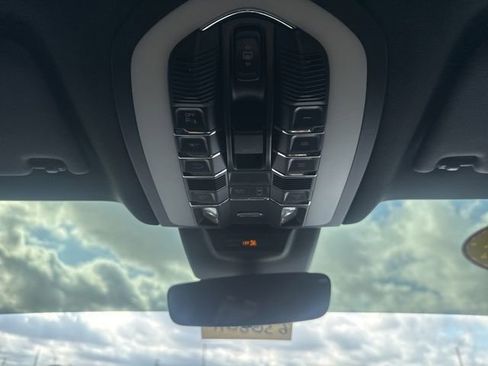 Used 2022 Porsche Macan image 19