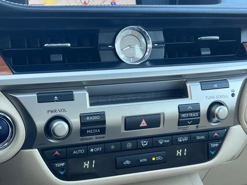 Used 2014 Lexus ES 300h image 22