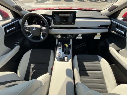 New 2026 Mitsubishi Outlander SE FWD image 16