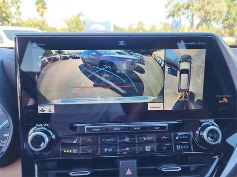 Used 2021 Toyota Highlander Platinum image 25