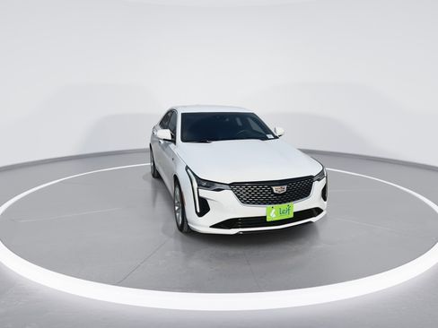 Used 2023 Cadillac CT4 Luxury image 3