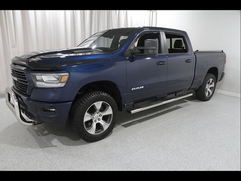 Used 2023 RAM 1500 Laramie AWD/4WD image 3