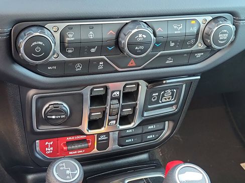 New 2025 Jeep Gladiator Mojave w/ Steel Bumper Group image 15